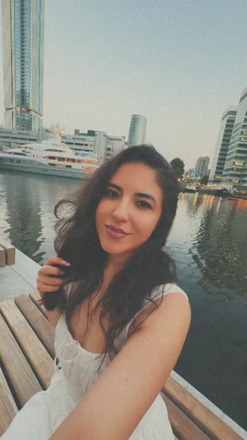 @Violeta Elena