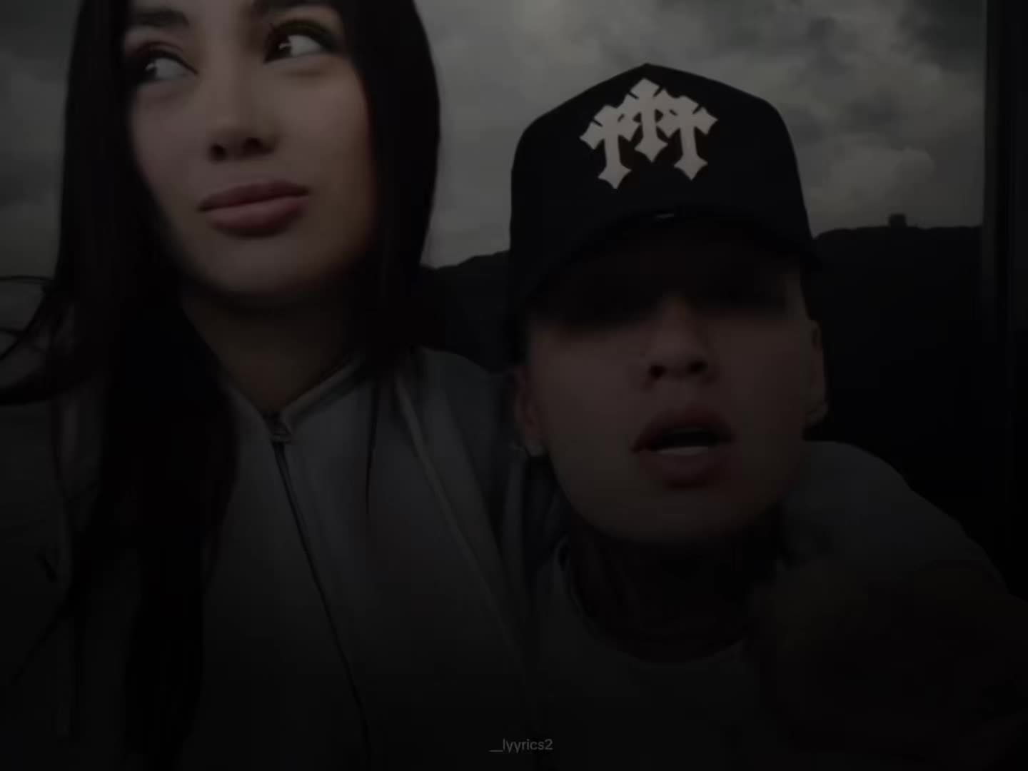 @🦦