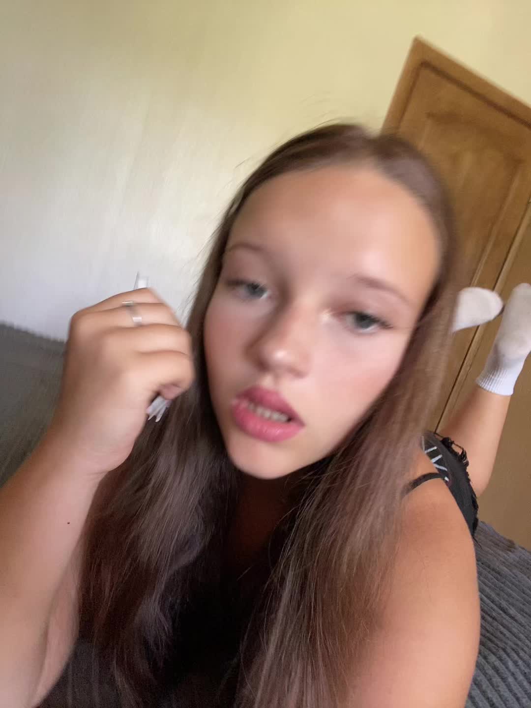 @🫦