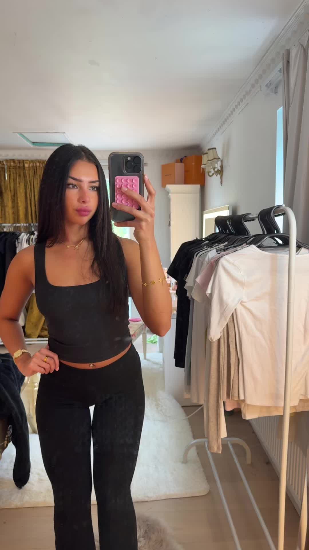 @bella