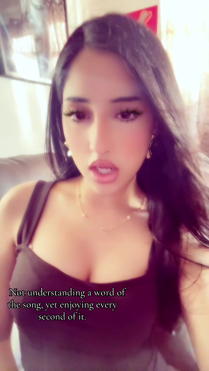 @anuxo_