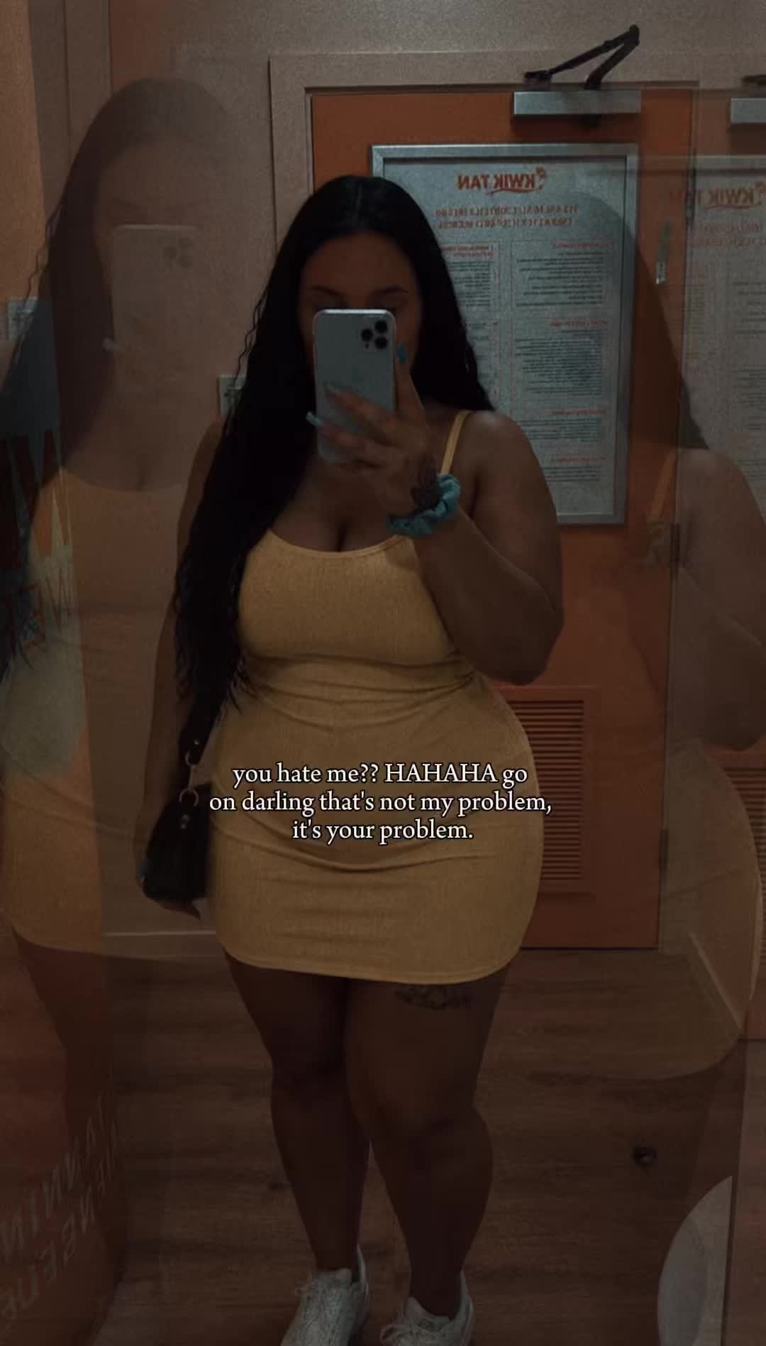 @𝐄𝐛𝐨𝐧𝐲 𝐑𝐨𝐛𝐞𝐫𝐭𝐬