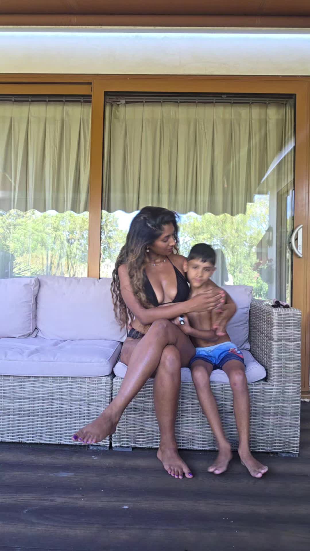 @Dinushaxo