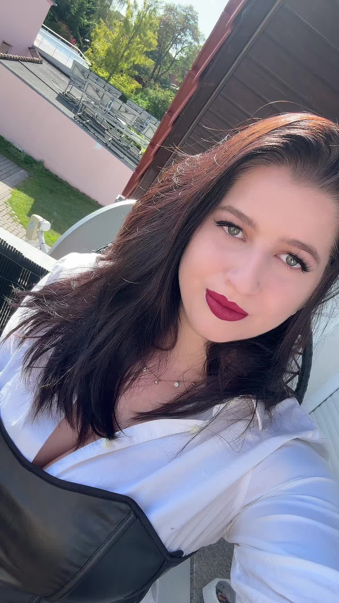 @julia👑