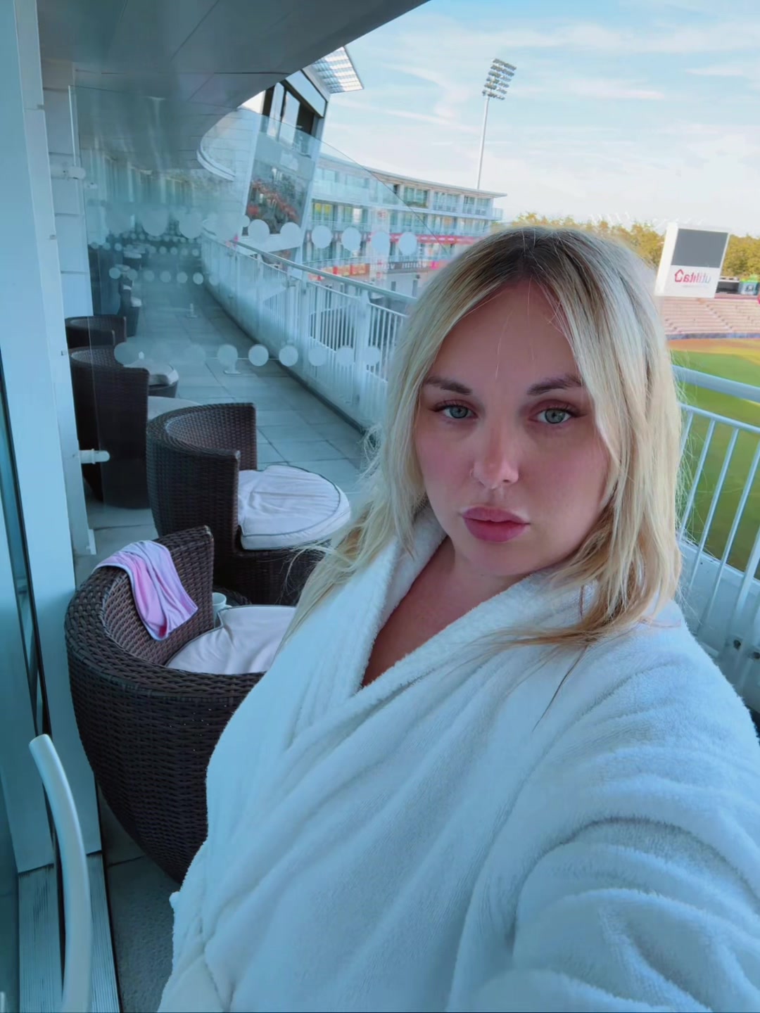 @blondiepeach 🍑👸