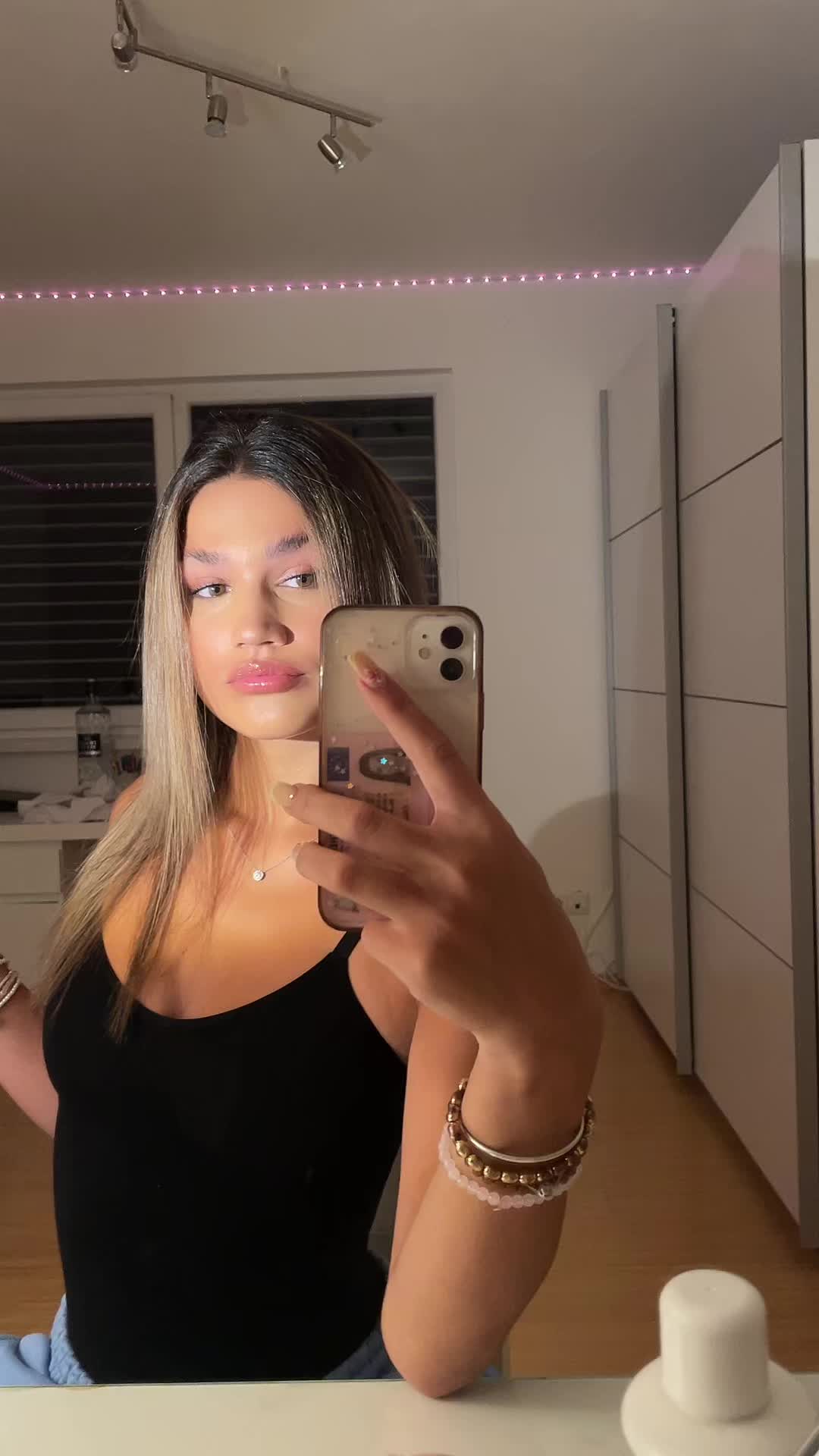 @elena