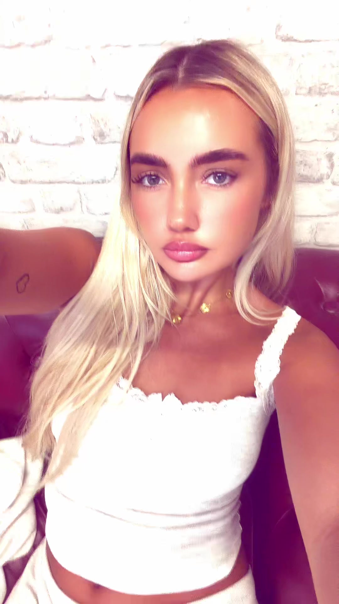 @chlo.snelson
