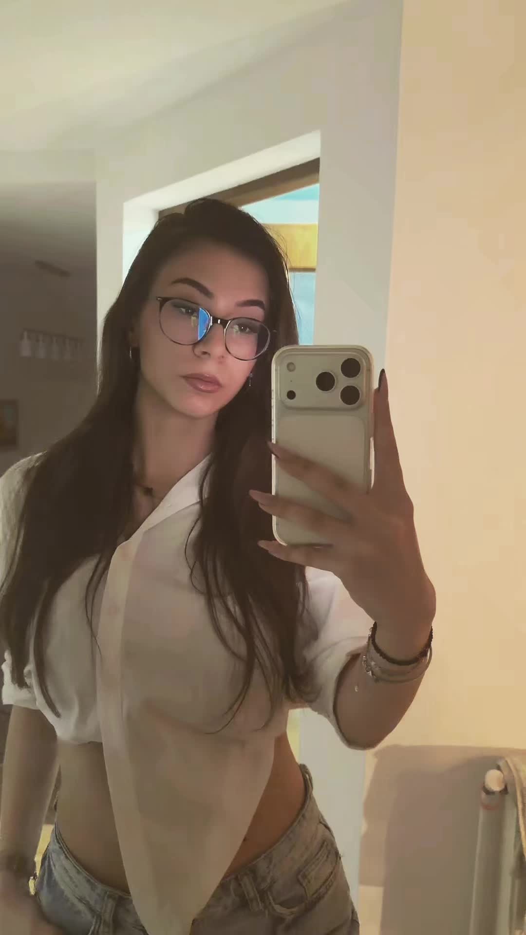 @⃟