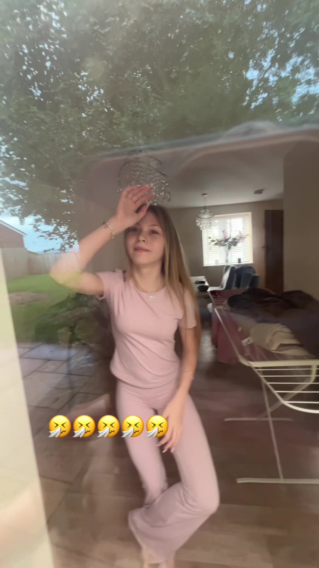 @????