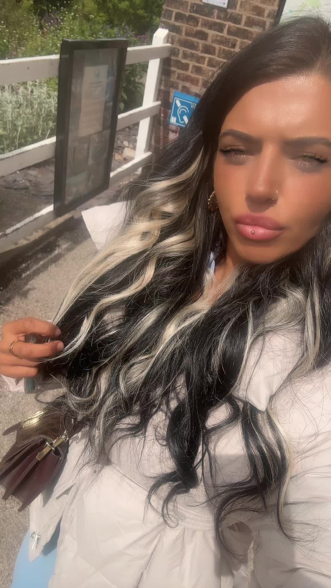 @𝓔 𝓫 𝓸 𝓷 𝔂 𝑪 𝒐 𝒙 🍒