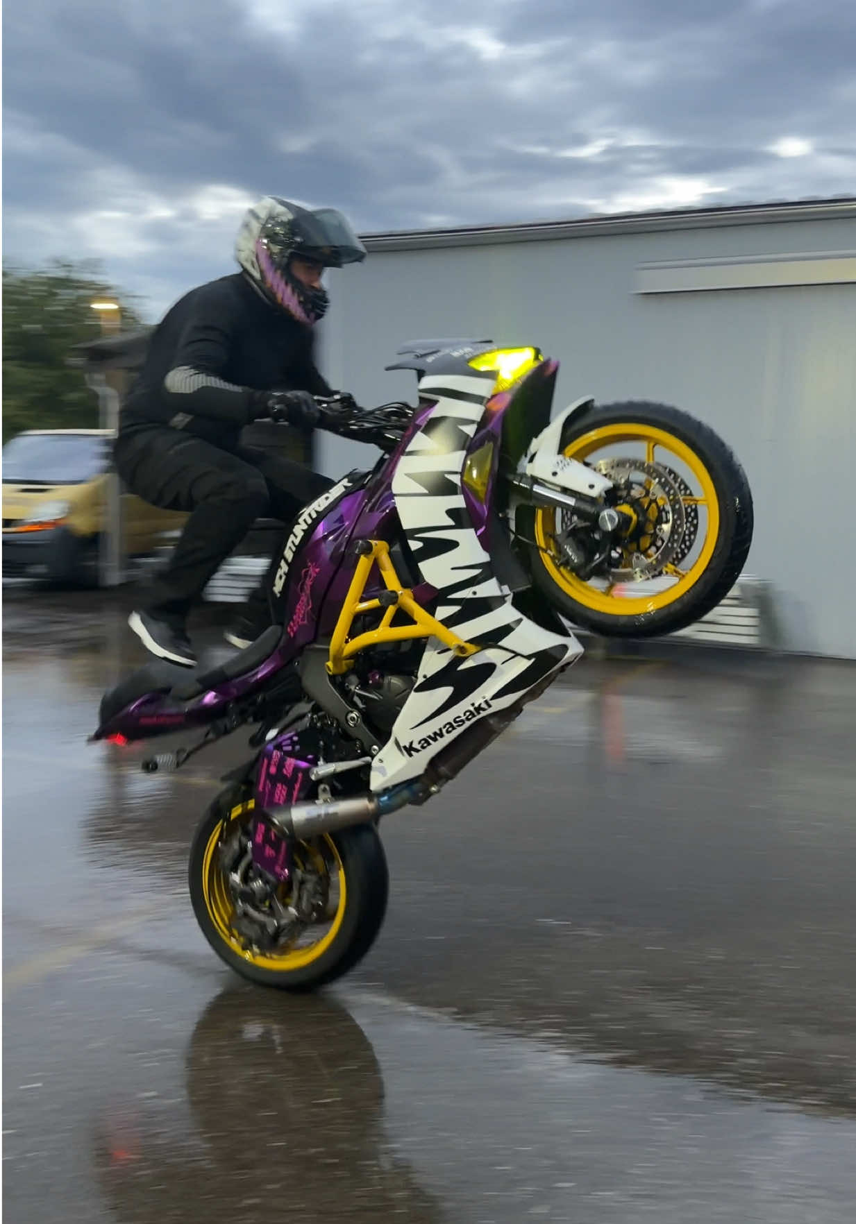 @Michi_stuntrider