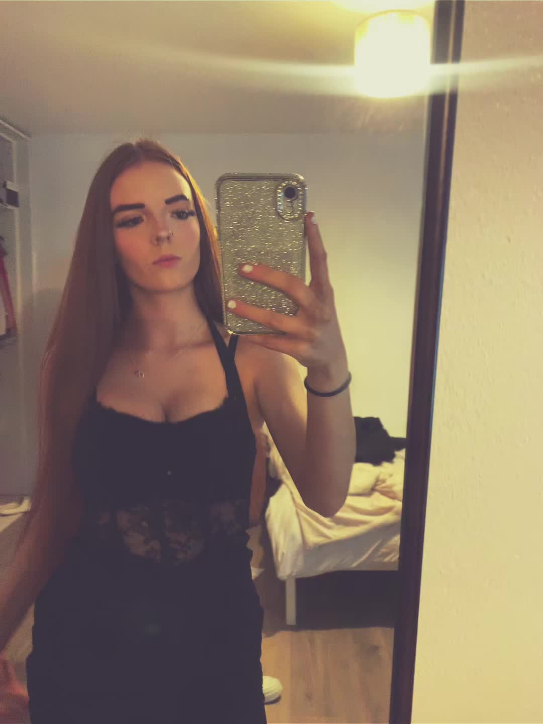@🥳