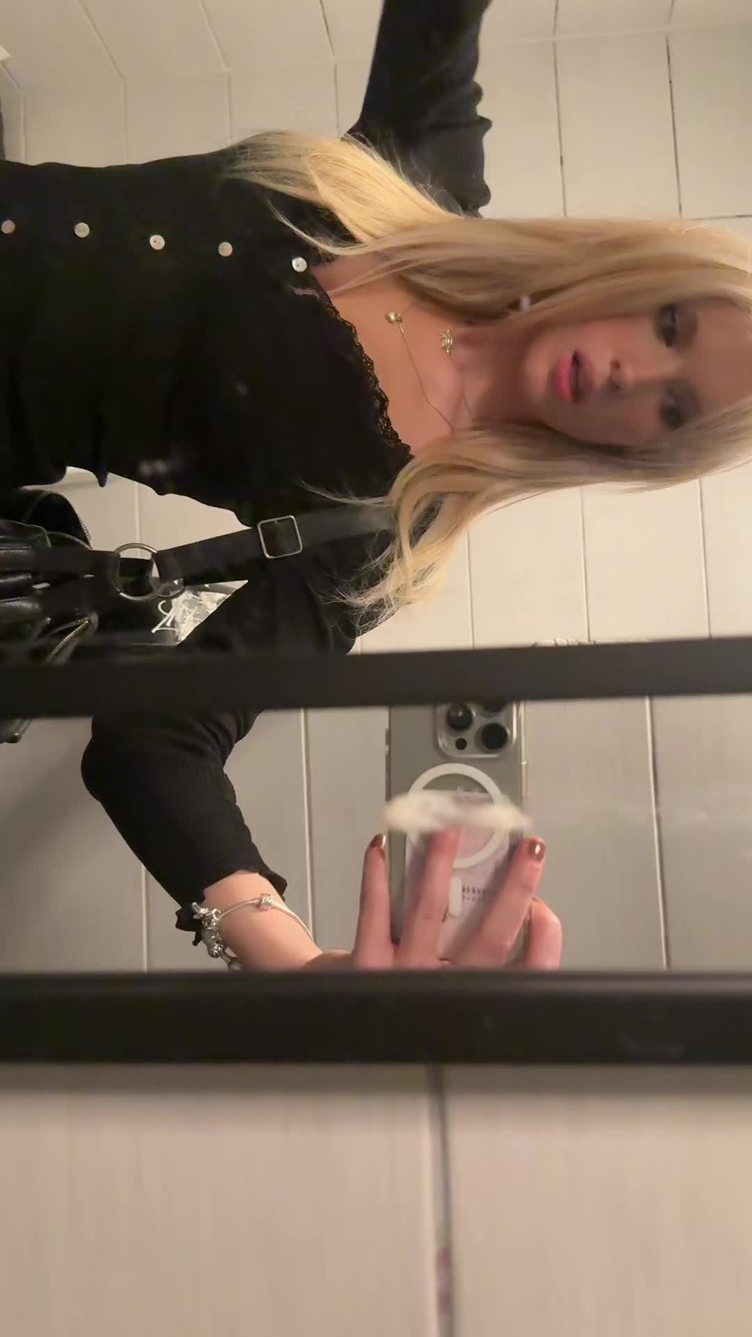 @lovisamari