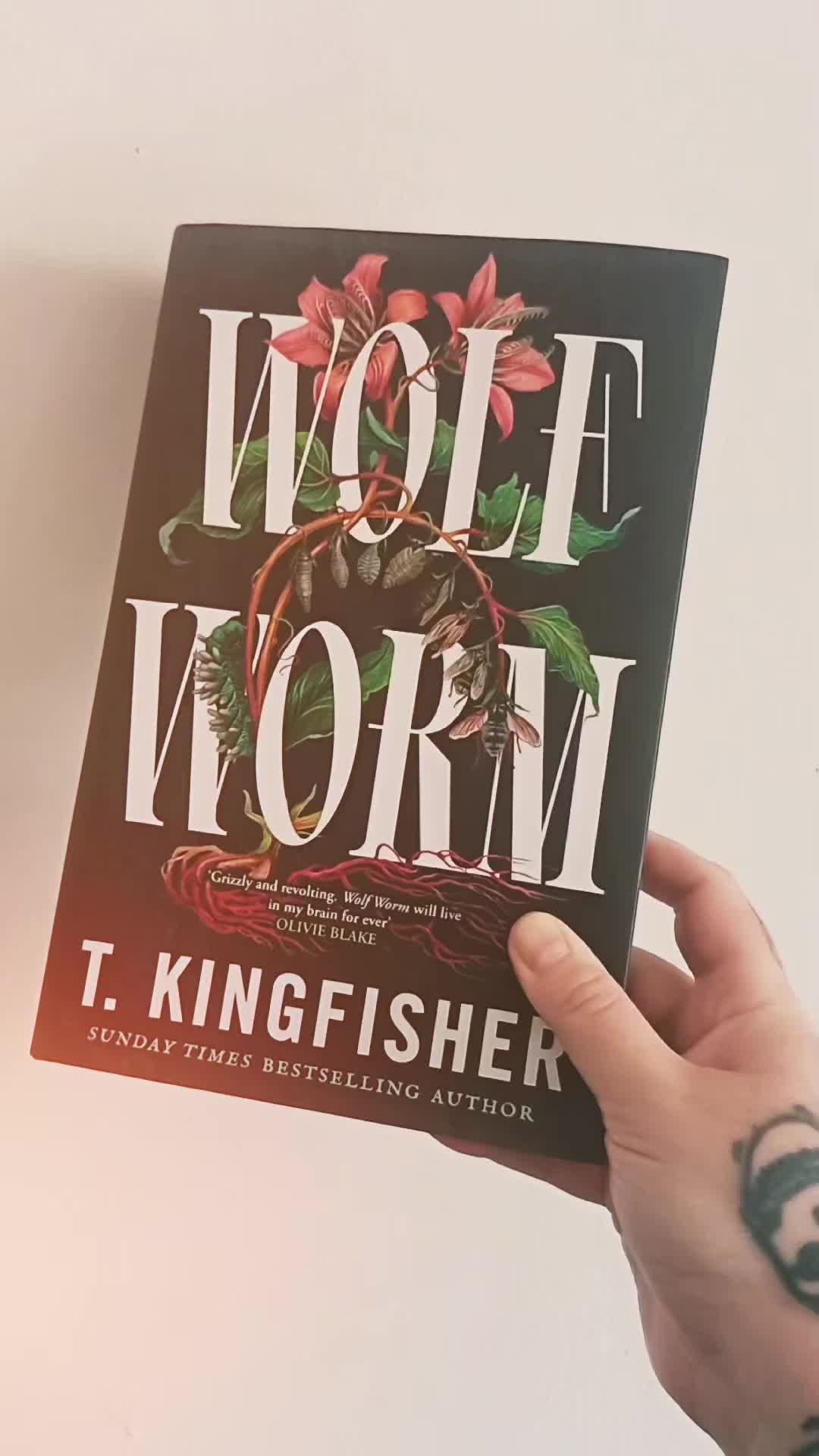 @Spooky Loz Reads🖤