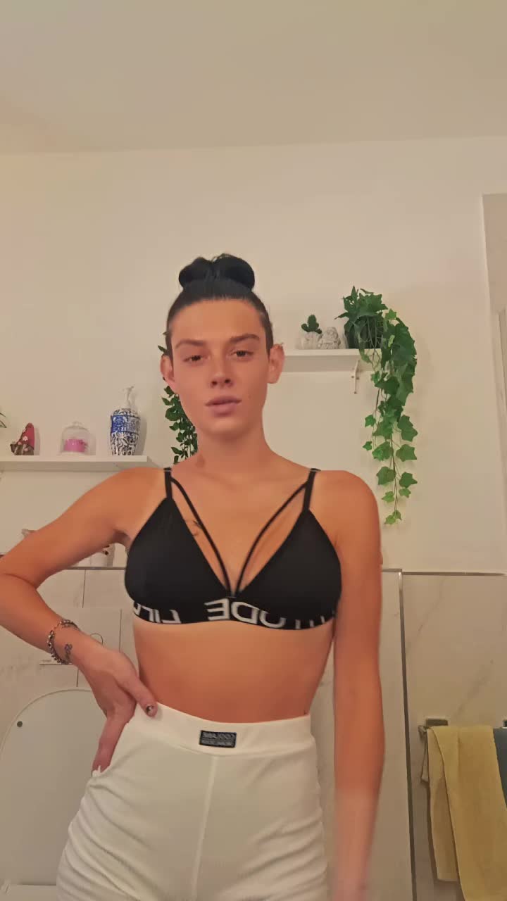 @Ally_04