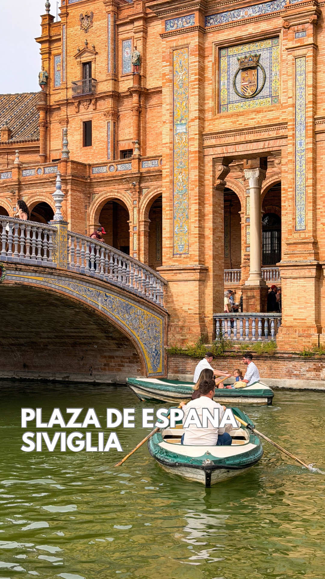 @Selena - Travel Blogger