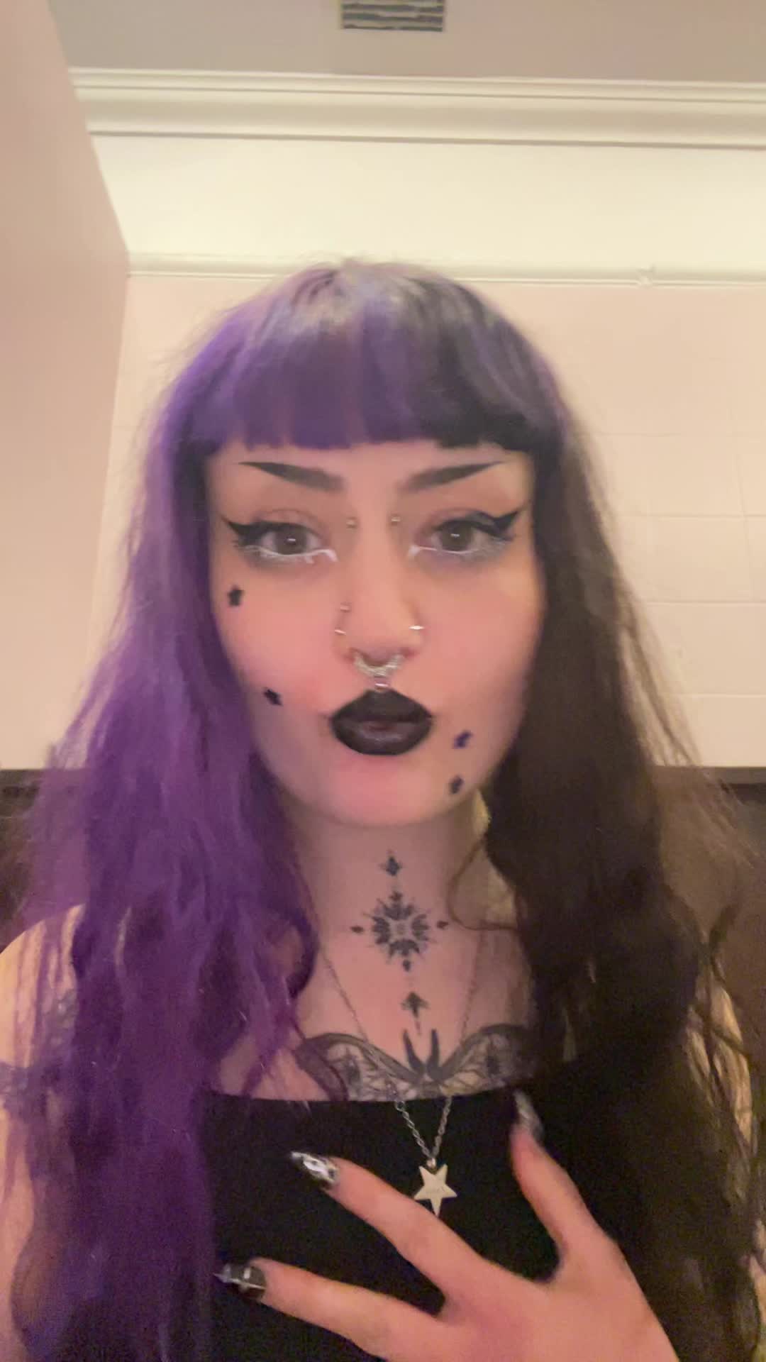 @mothmxnchr