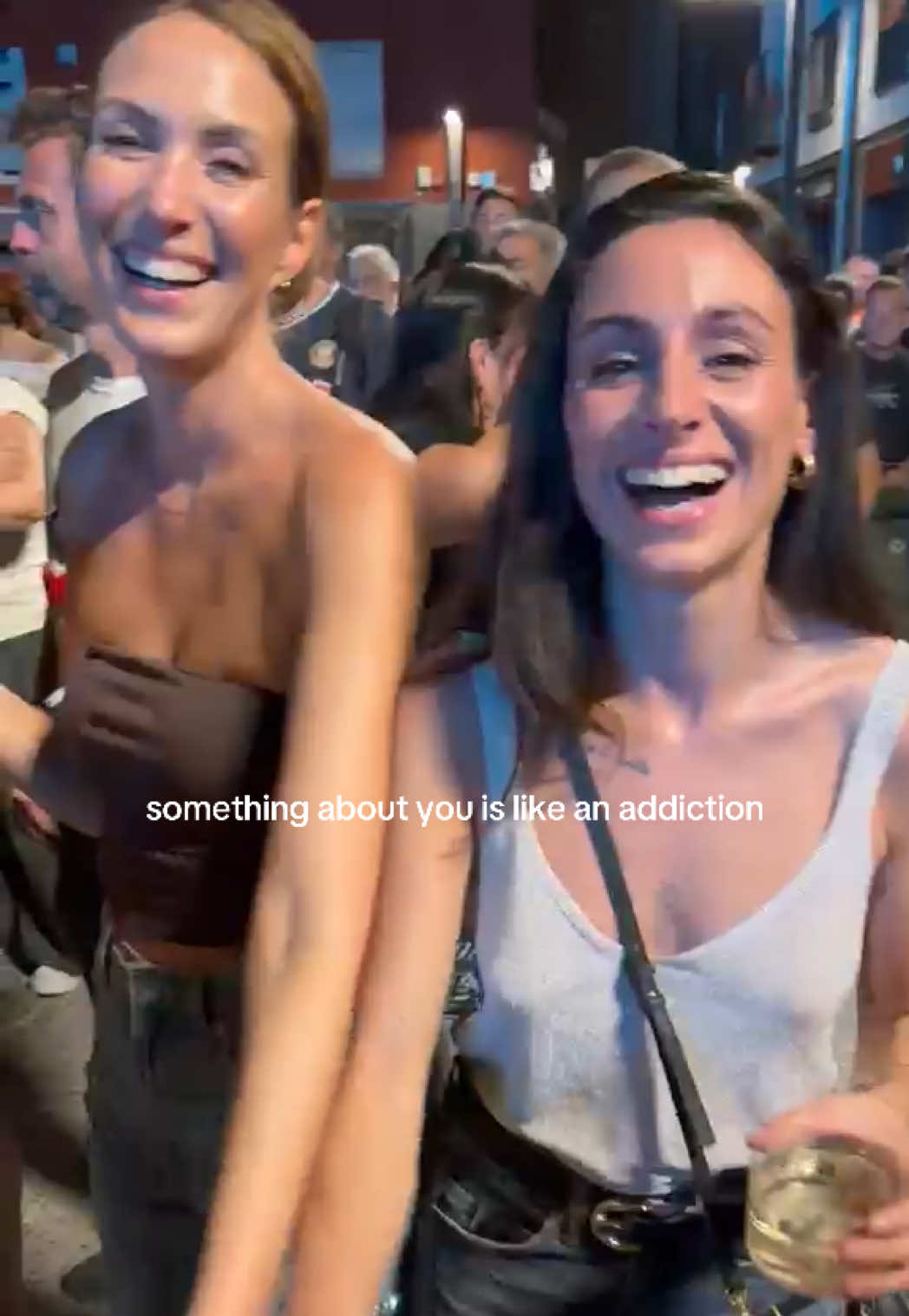 @Carrie & Anaïs