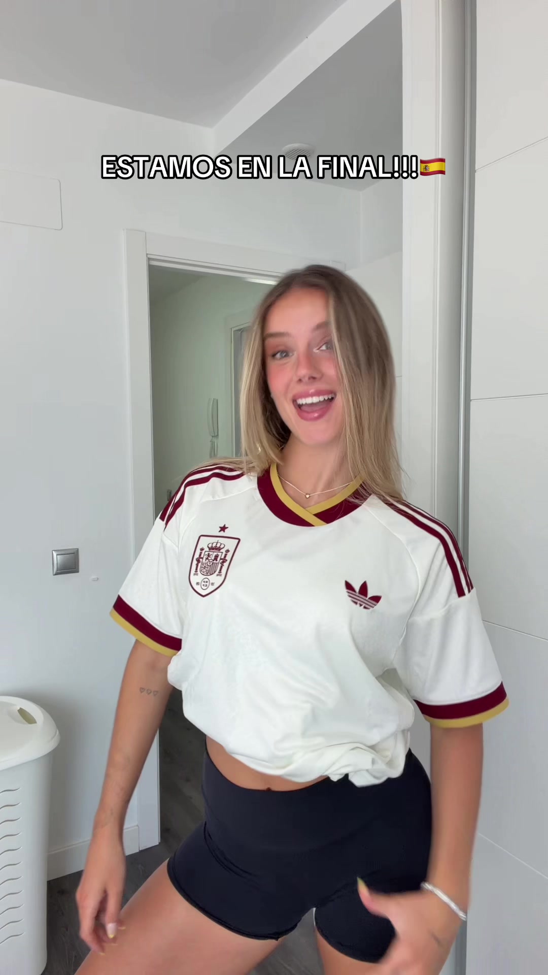@LIA SIKORA