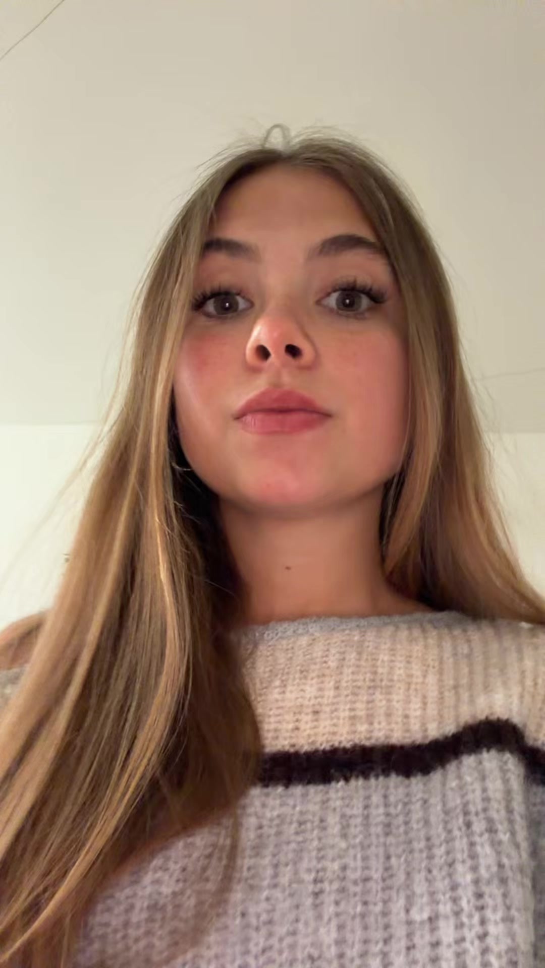 @Elena_<3