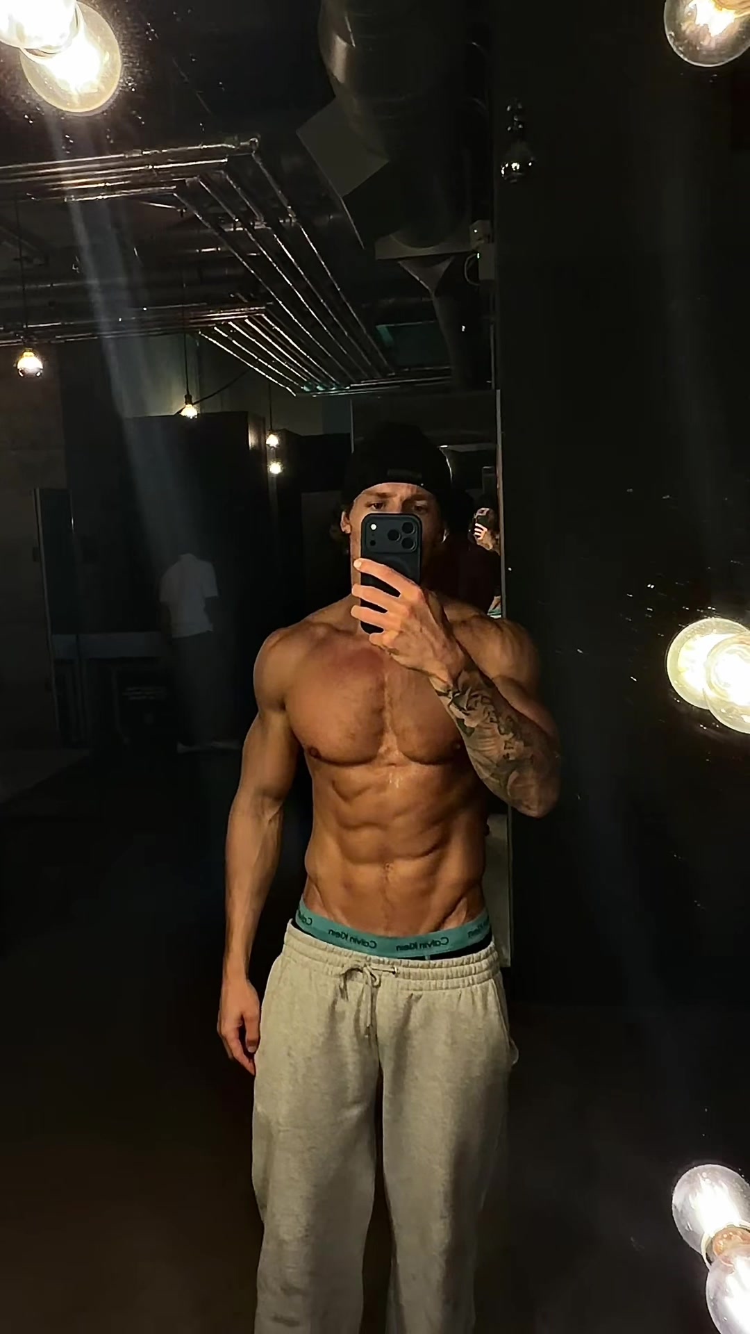 @Iknowlewis