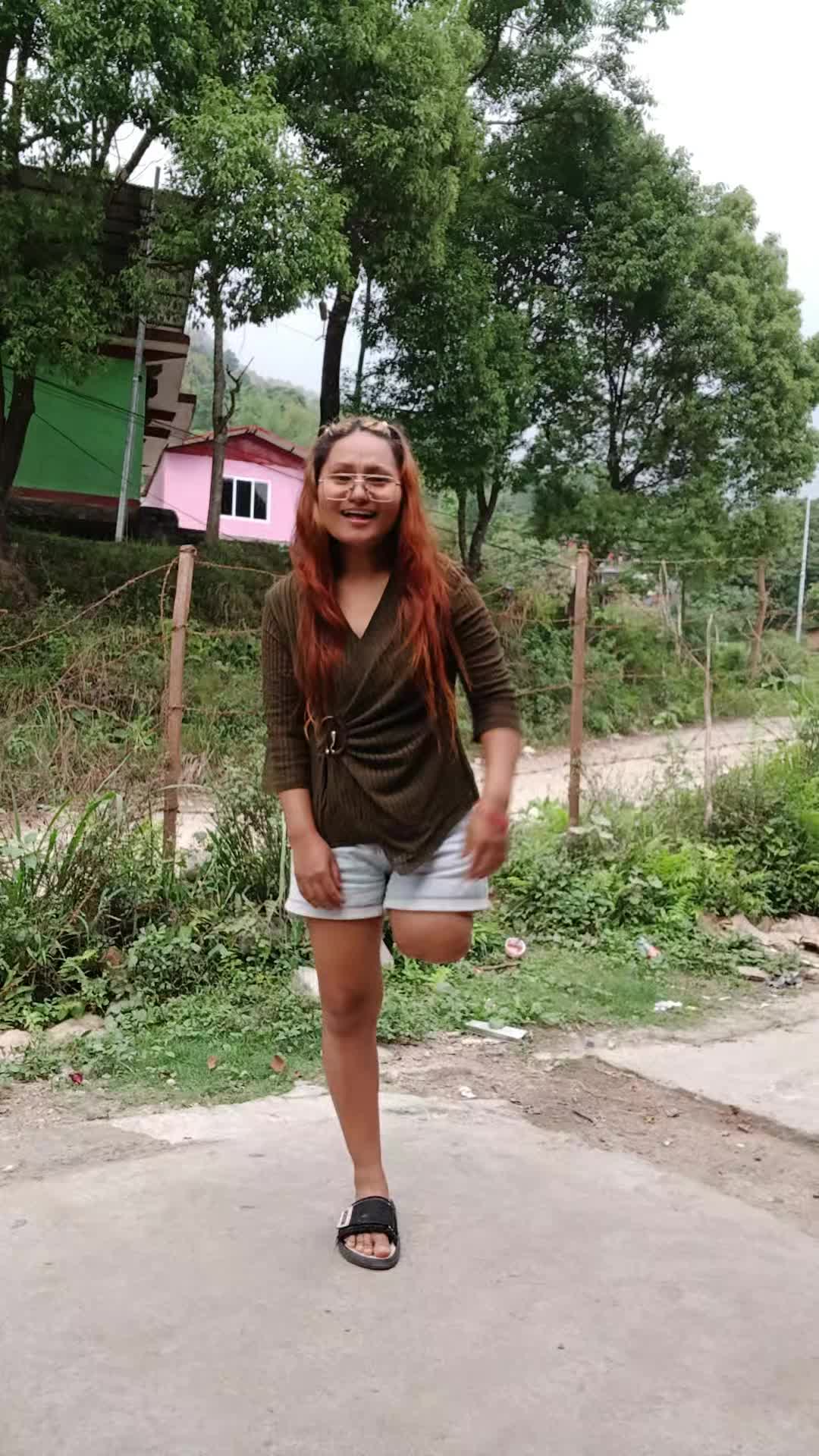 @one leg girl