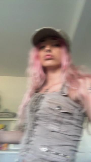 @1ivingdeaddoll