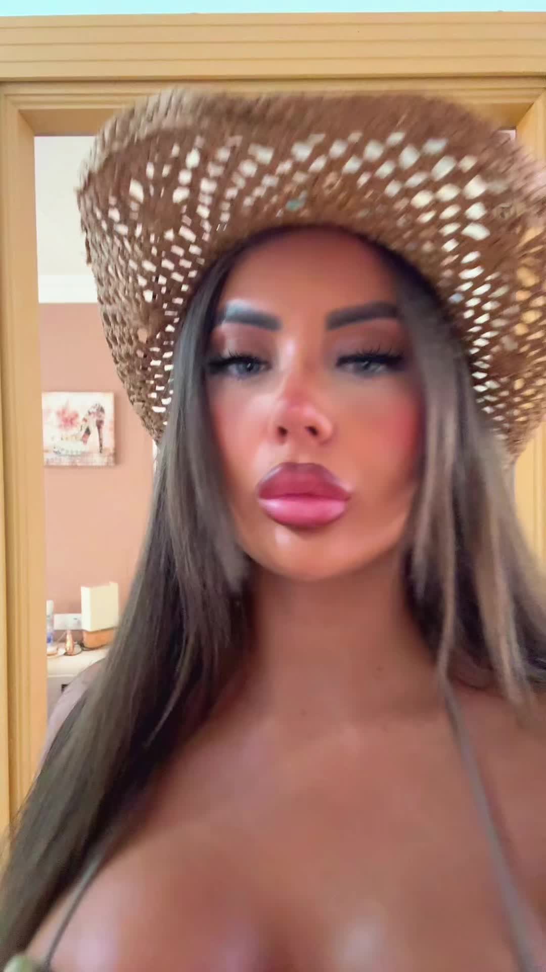 @elliethorpex0