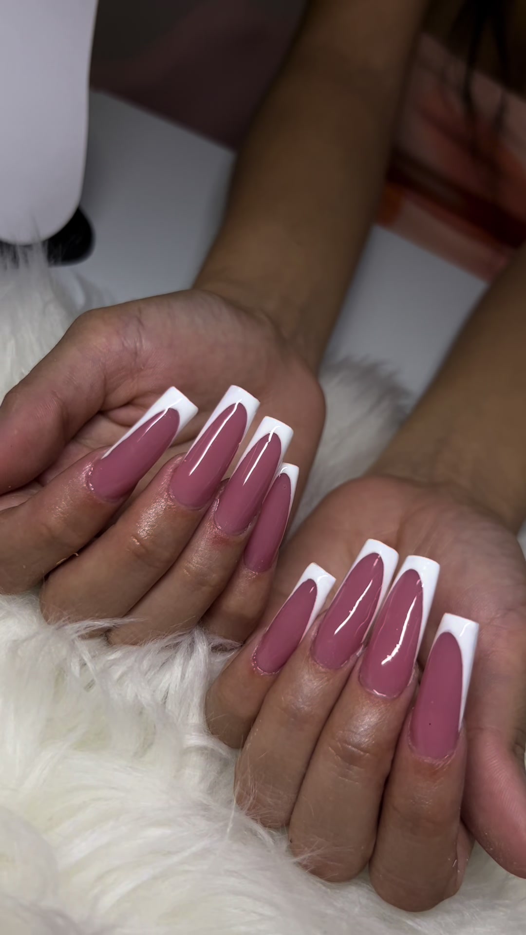 @Nails_vil&aacute;g