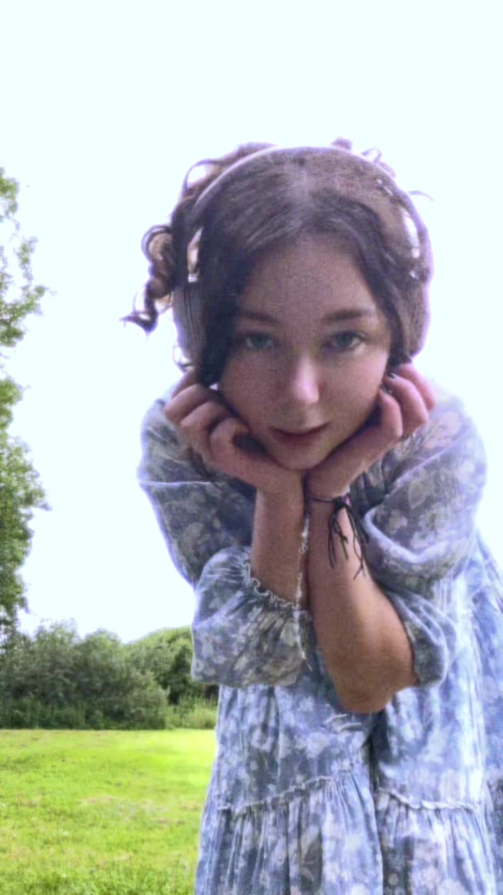 @Amber_petite_fawn