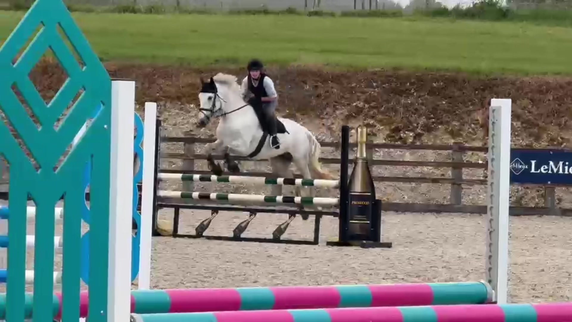 @mia_hughes_16