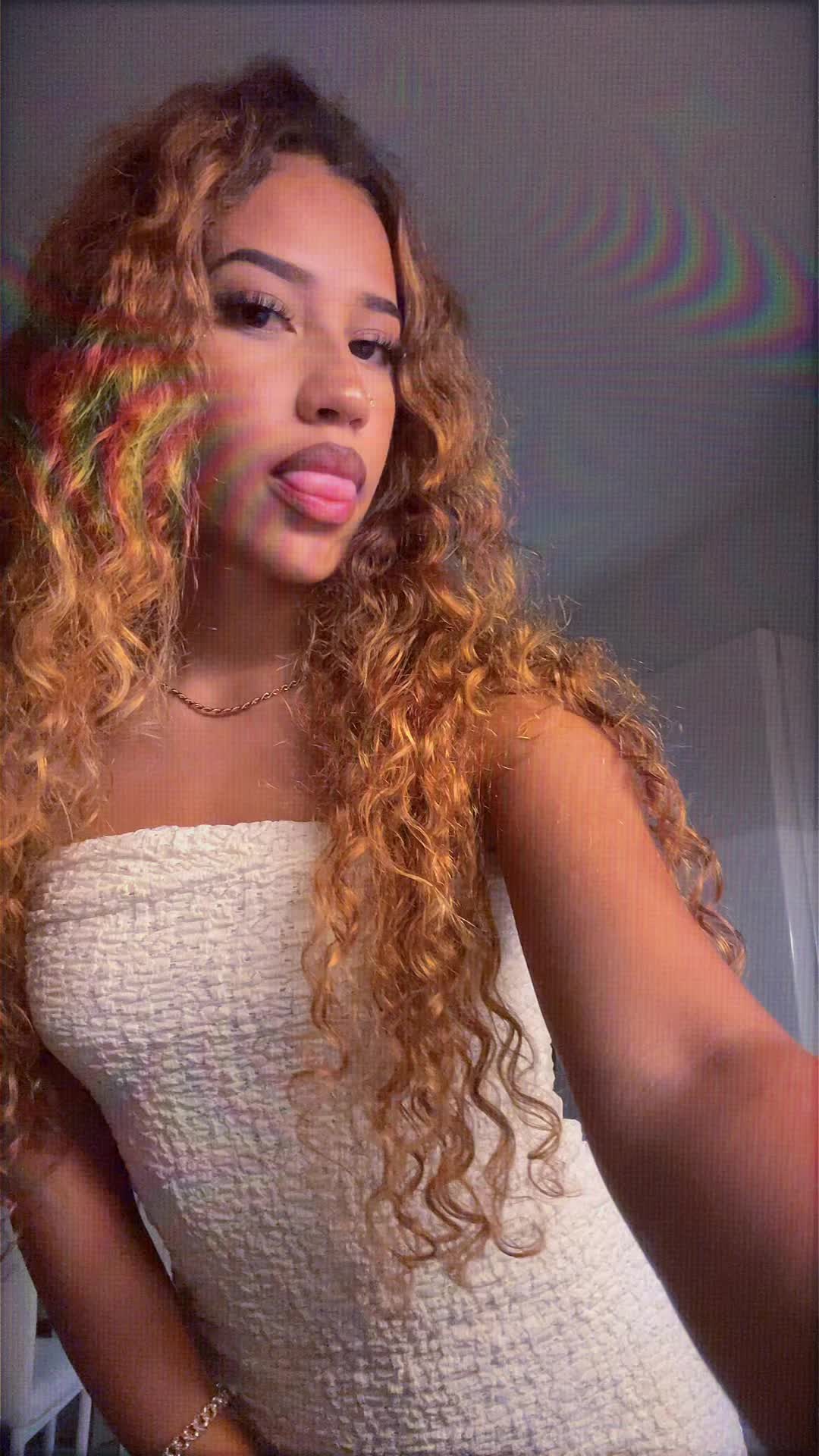 @𝒇𝒆𝒇𝒆🍫