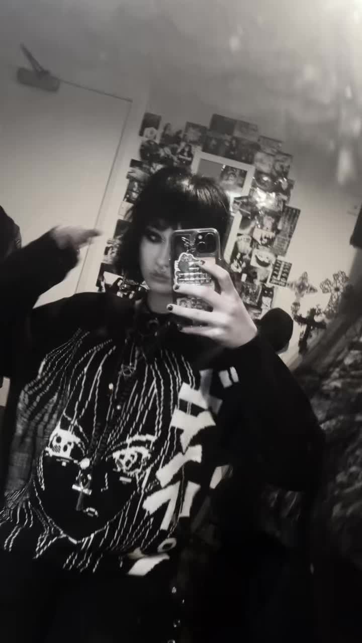 @𝔰𝔦𝔯𝔦𝔰 𓋹🧟&zwj;♀️ ݁ ˖ִ