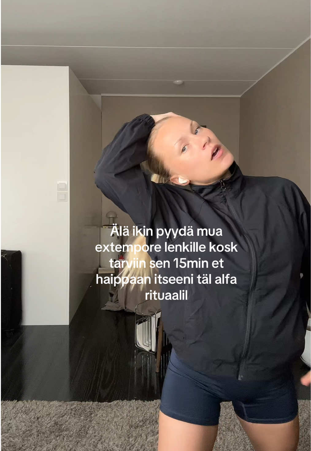 @ELLA🤠