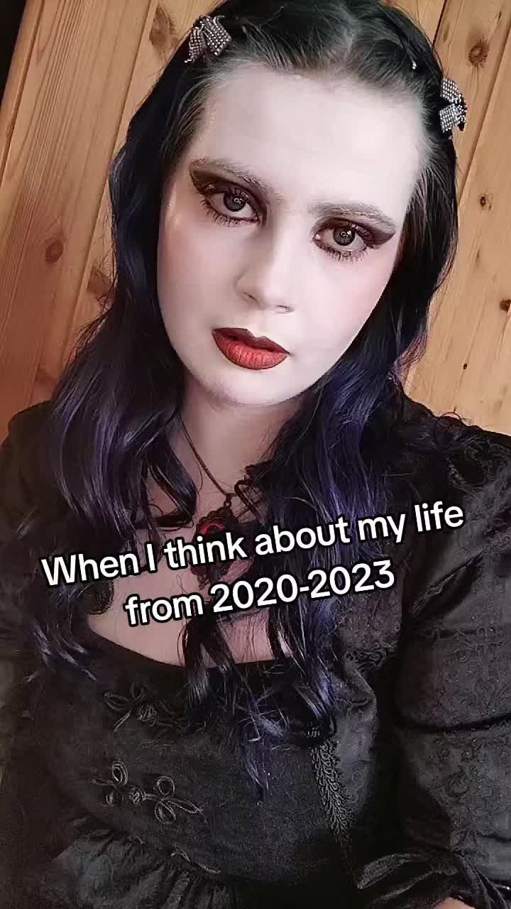 @Caroline 💙🖤