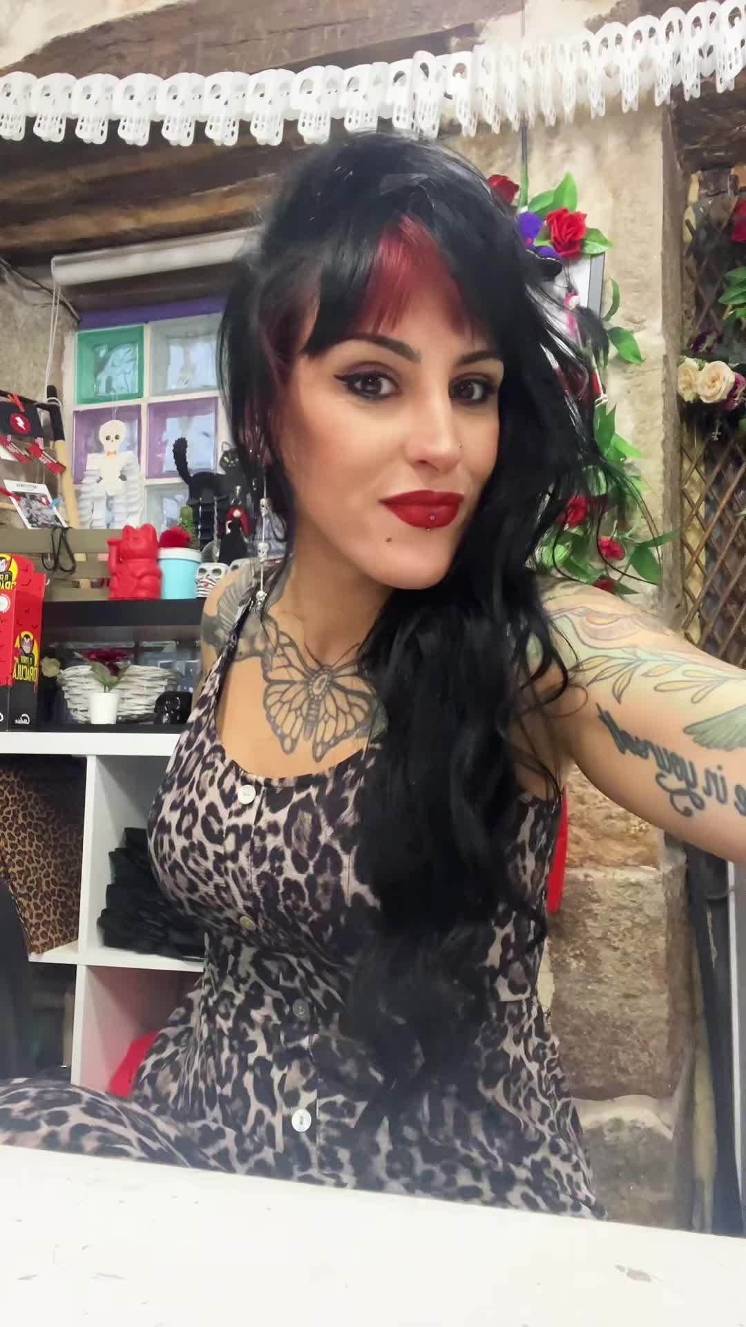 @Artistinta