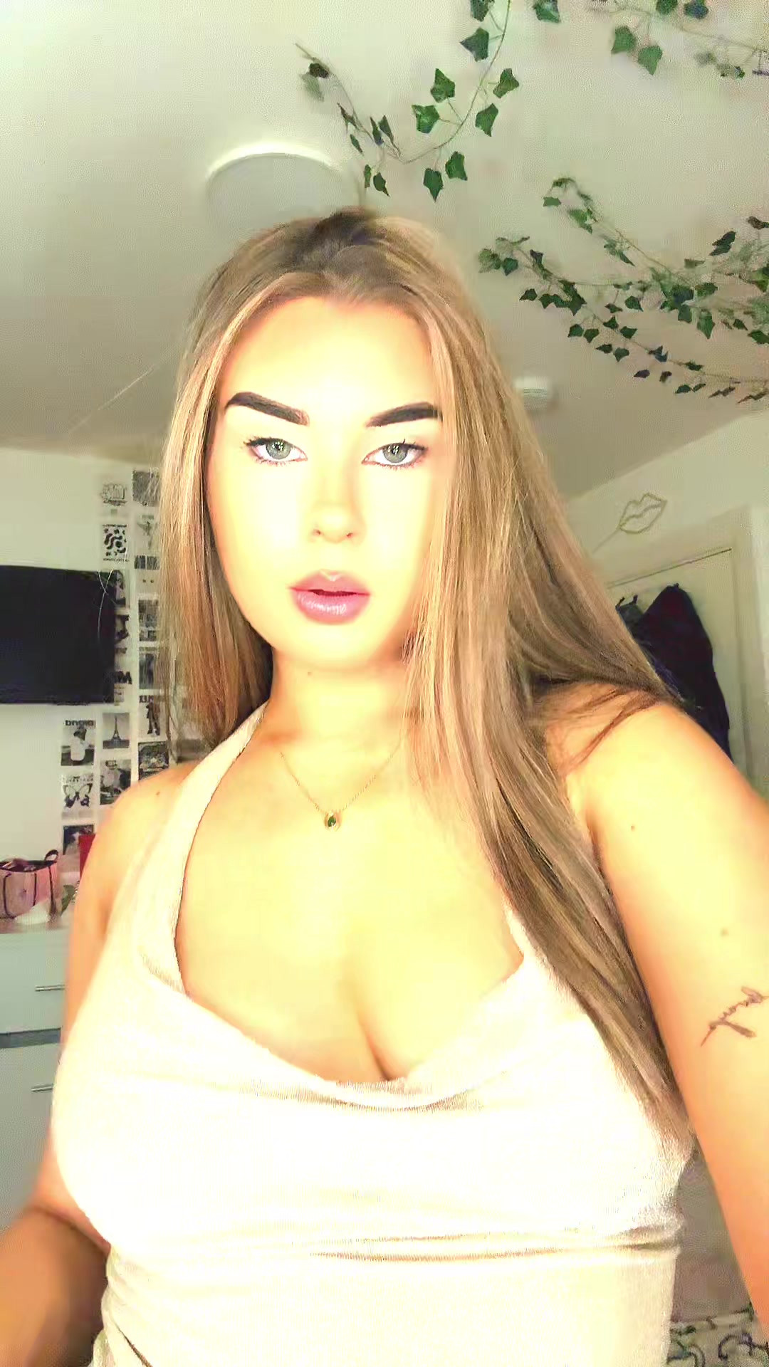 @K A Y L A