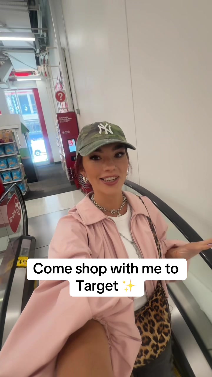 @MiriamMullins_