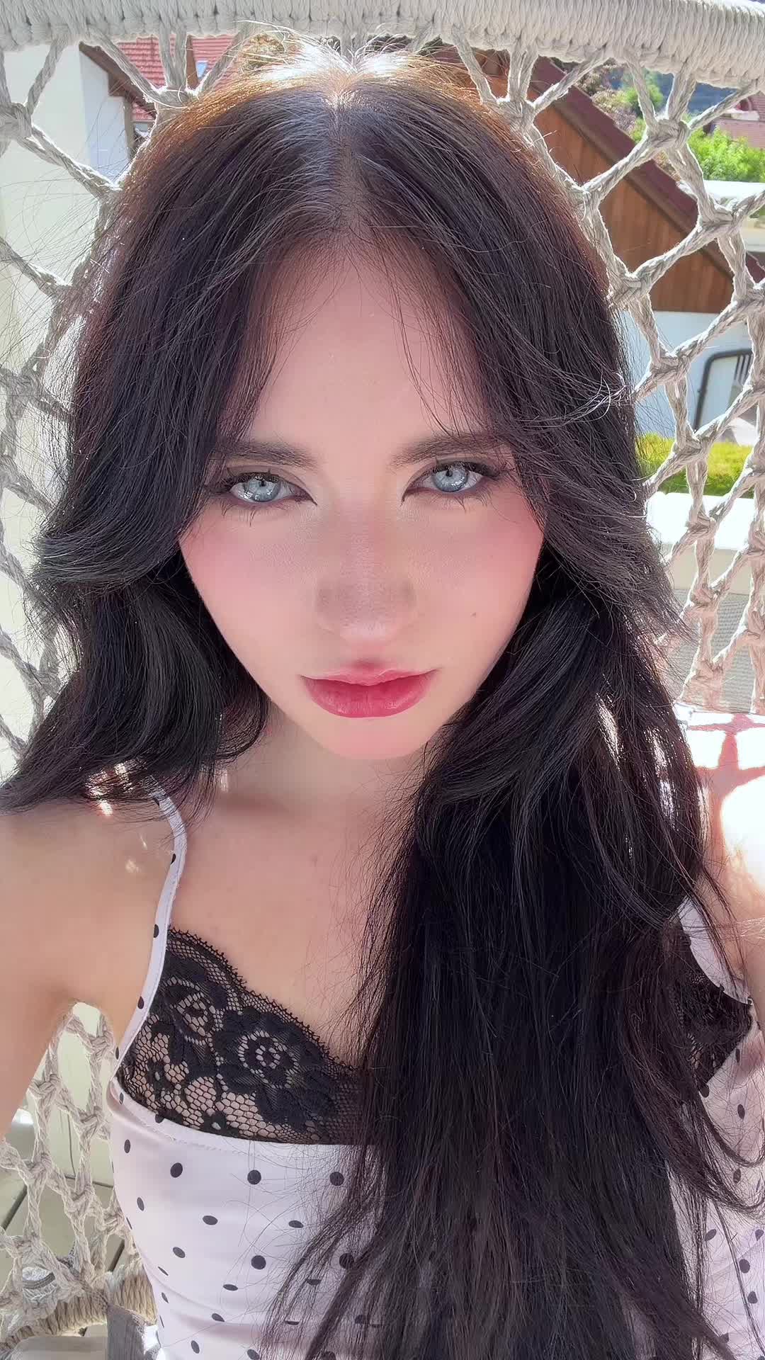 @livingforlola