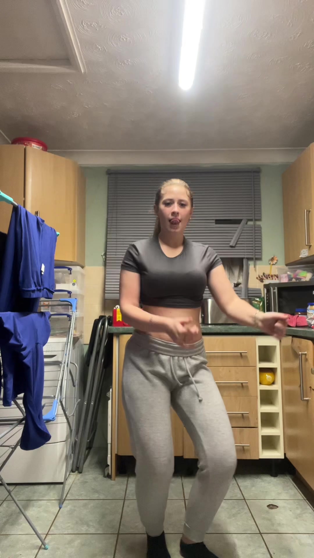 @phoebe64302