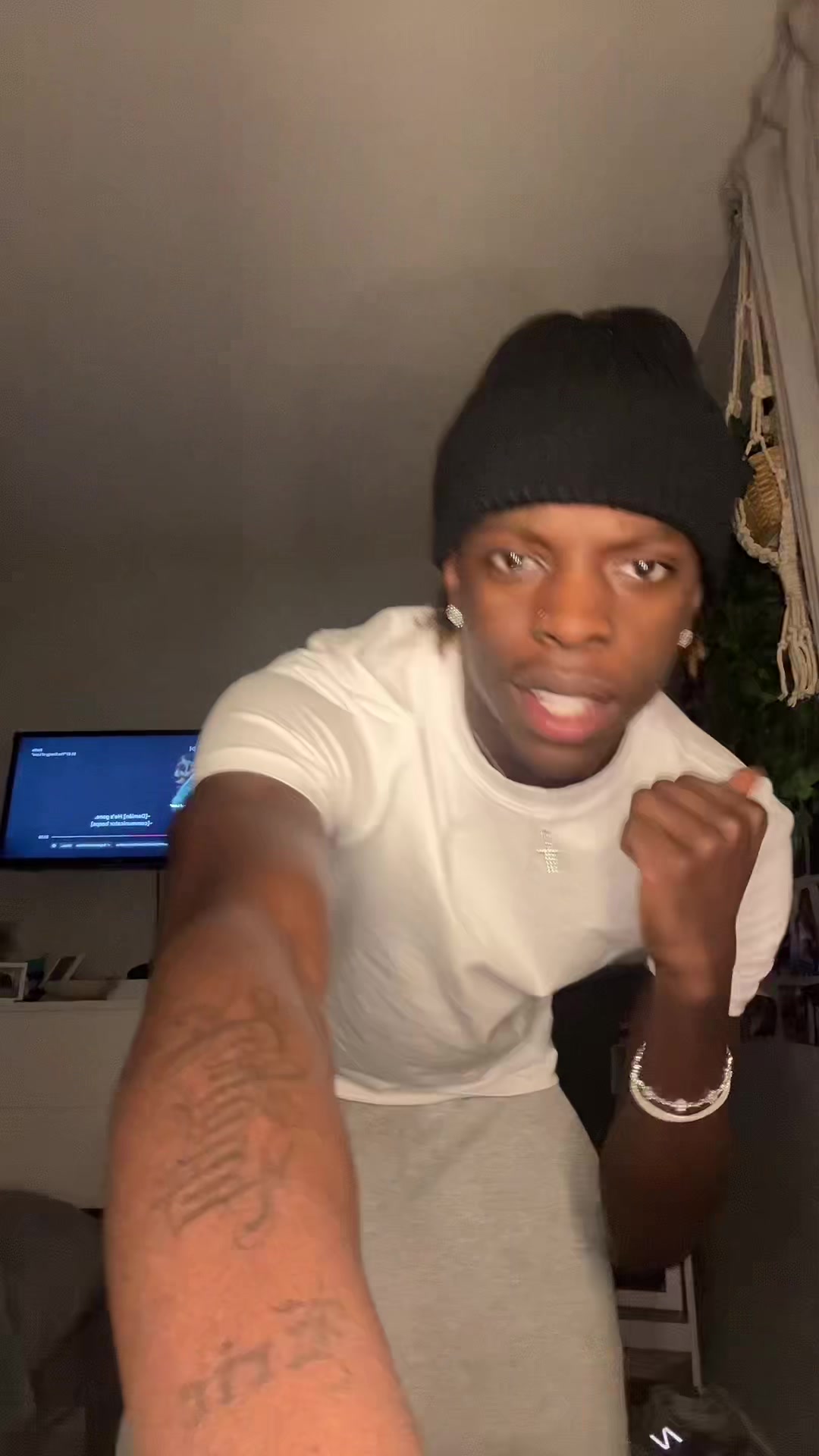 @whoisdelroy