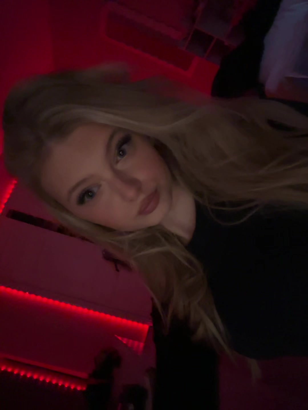 @𝐜𝐡𝐥𝐨💫