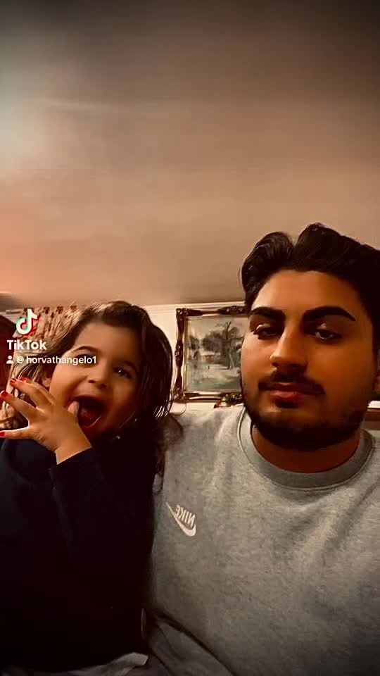 @Horv&aacute;th Angelo 🌴🌊🏝️🍫✌️😘