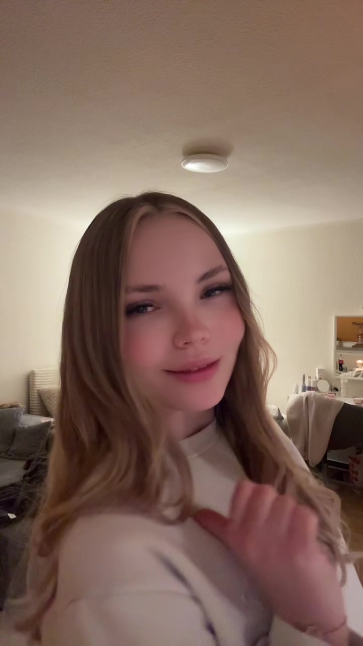 @J e l l a
