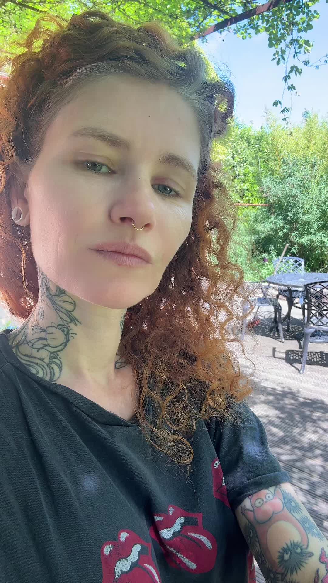 @Curlyhairwithtattoos