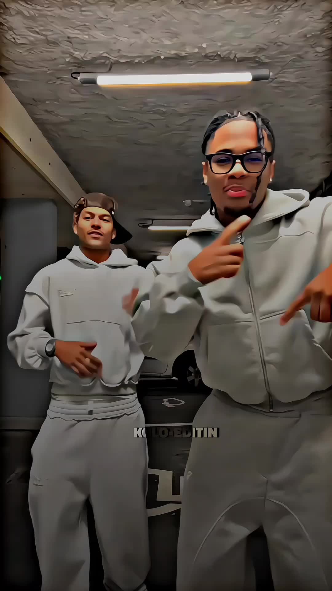@𝗞𝗢𝗟𝗢 ● 𝗘𝗗𝗜𝗧𝗜𝗡𝗚