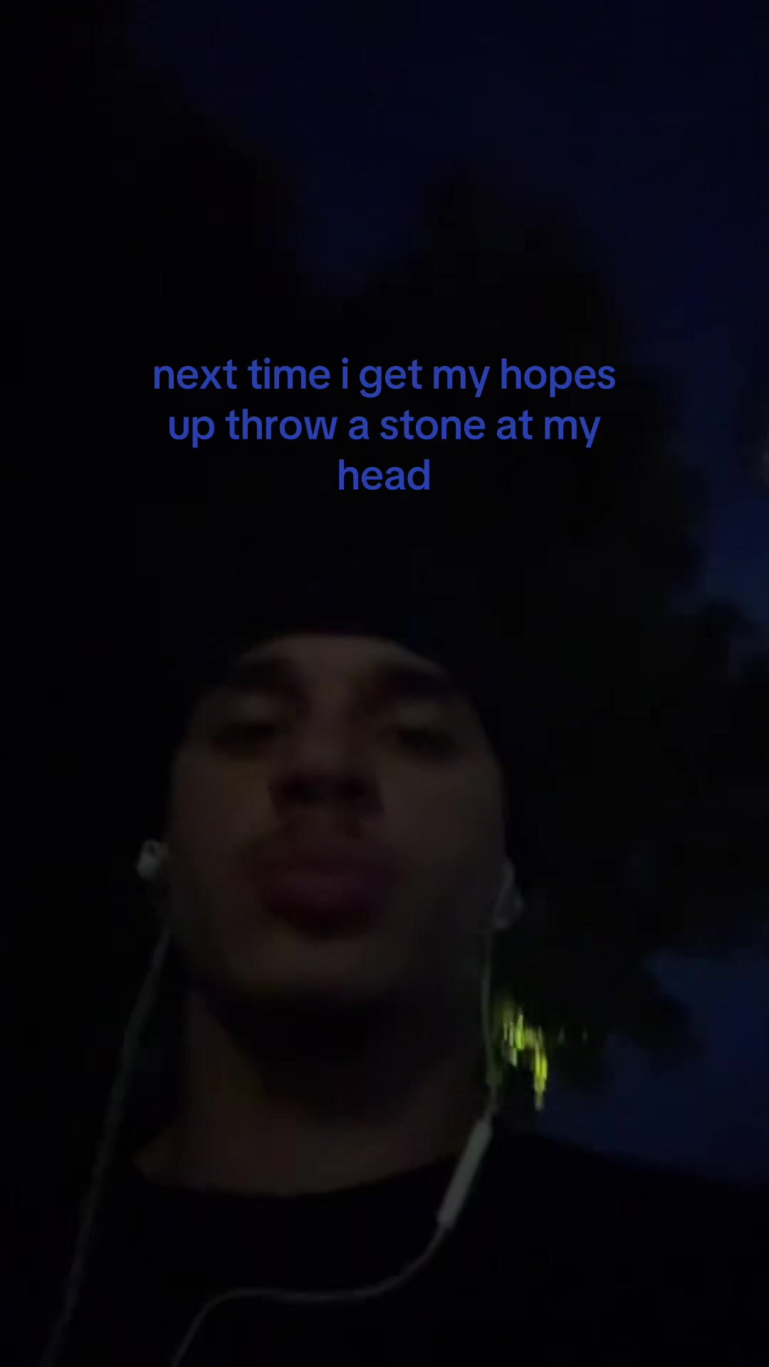 @￴