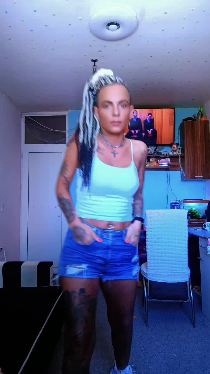 @Лошо Момиче