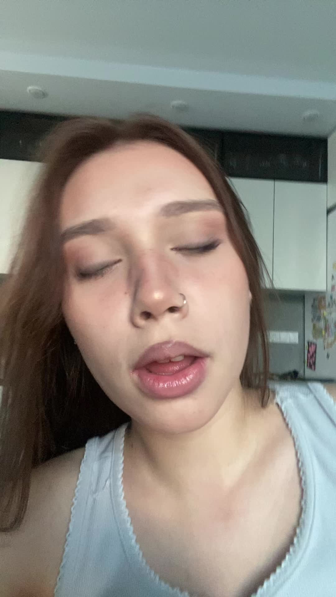 @annushka