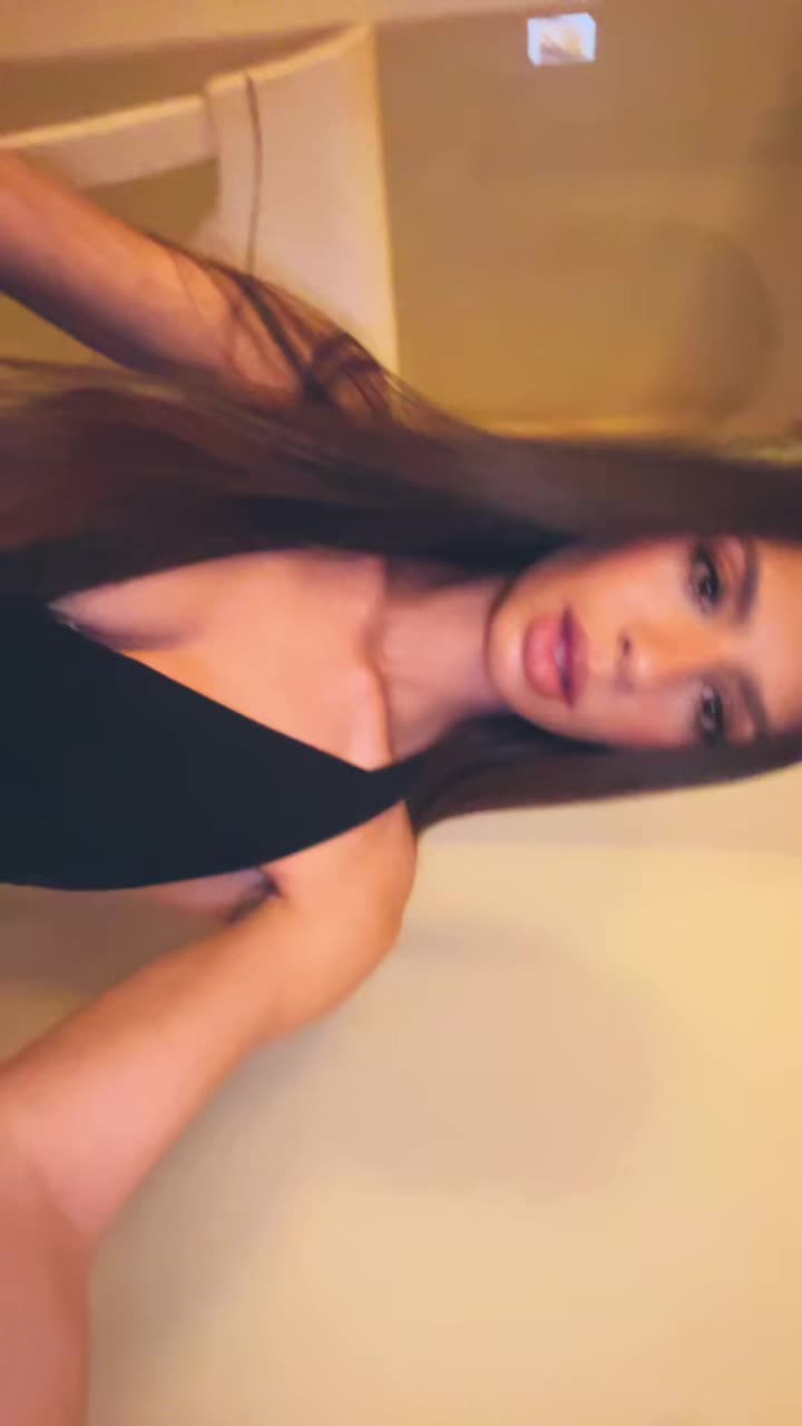 @adrianaa